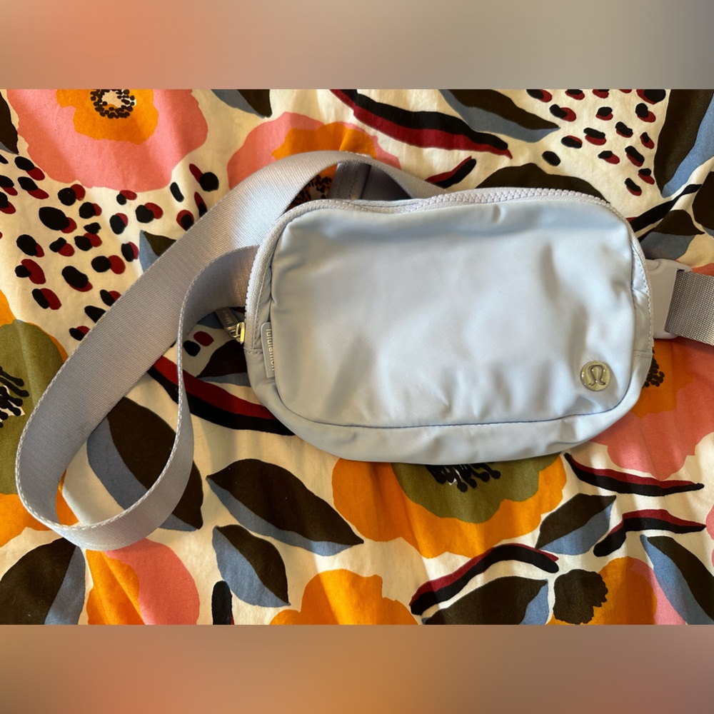 Lululemon Everywhere Belt Bag